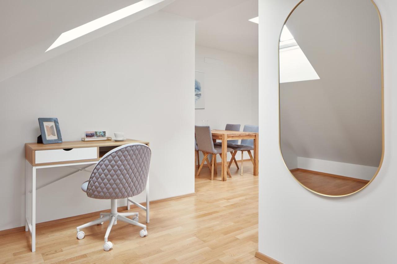 Bright Apartment In New Town By Prague Days Екстер'єр фото